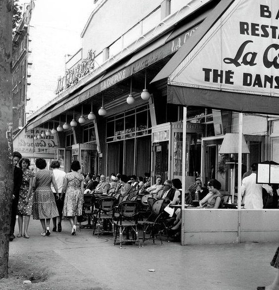 outside-restaurant-la-coupole-in-montparnasse-paris-1959-french-school