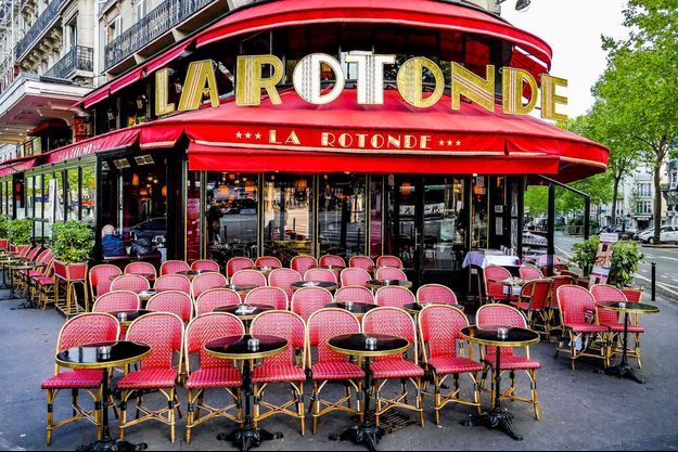 La-Rotonde-celebre-brasserie-parisienne-touchee-par-un-incendie