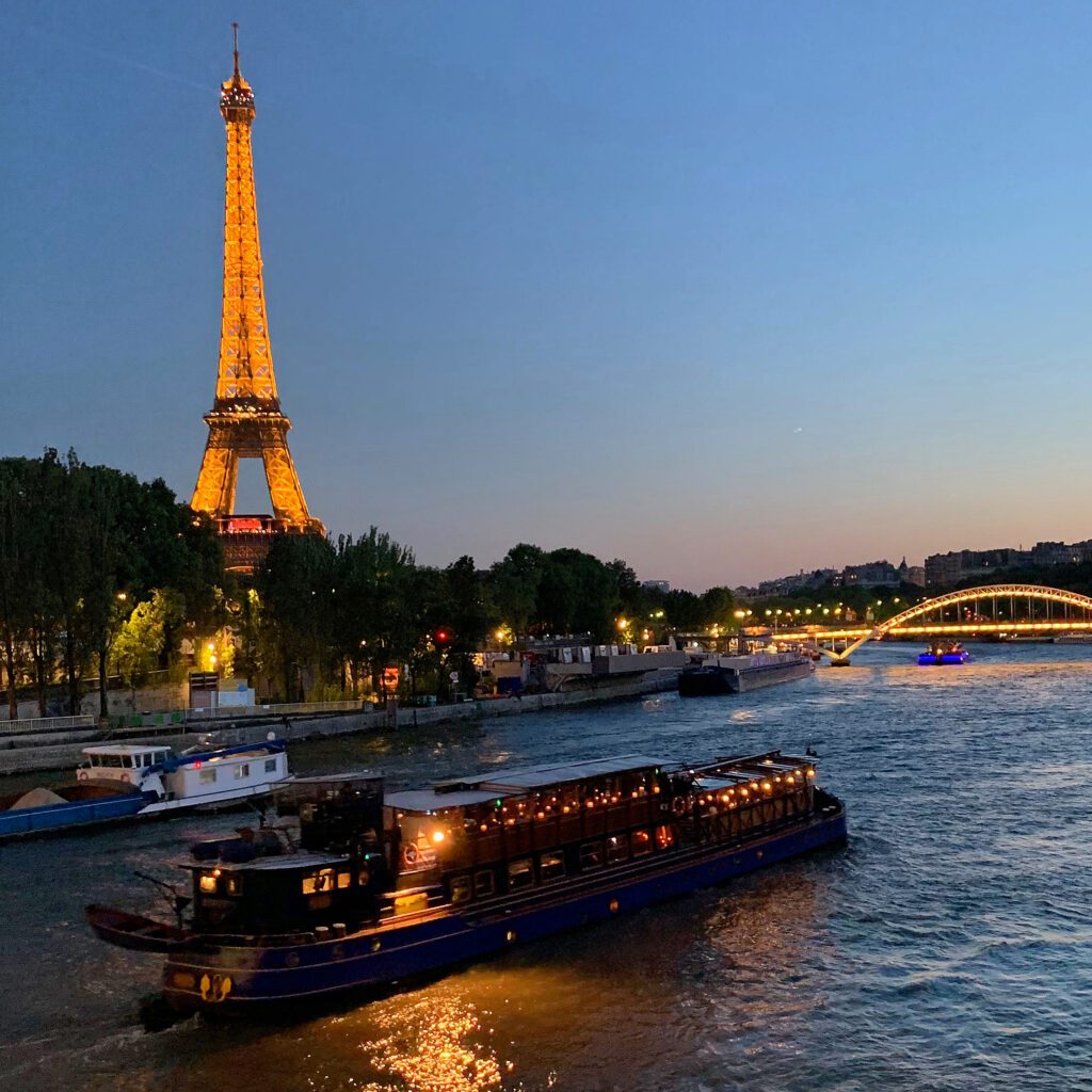 Le Calife Paris dinner cruise
