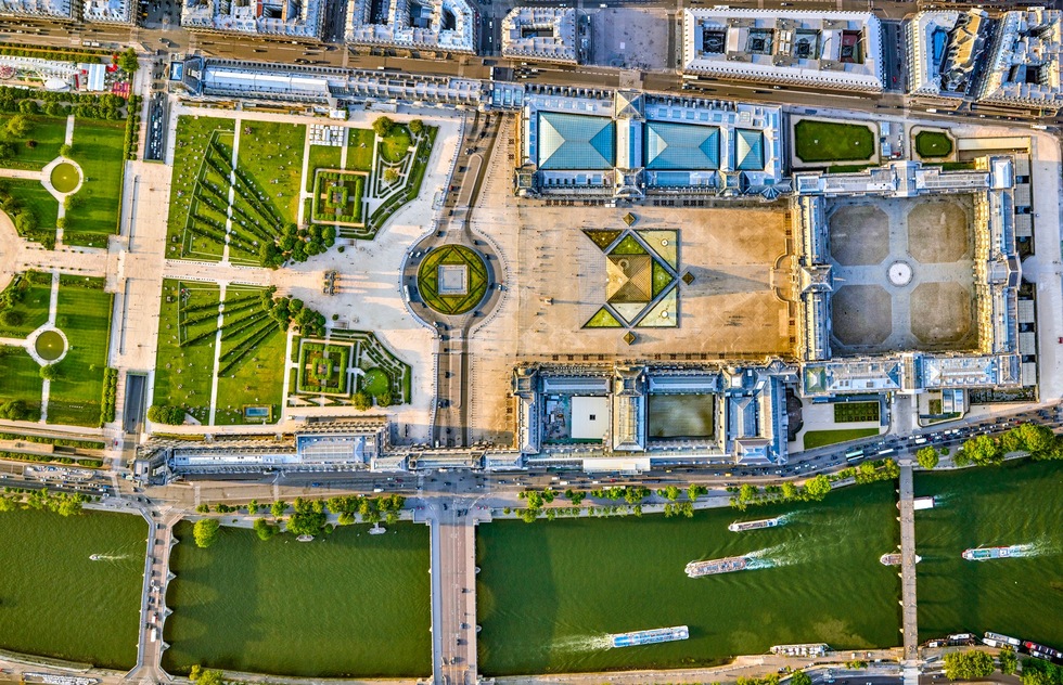 Paris-from-the-Air-Louvre