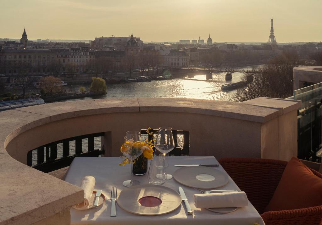 Le-Tout-Paris-panoramic-terrace-1