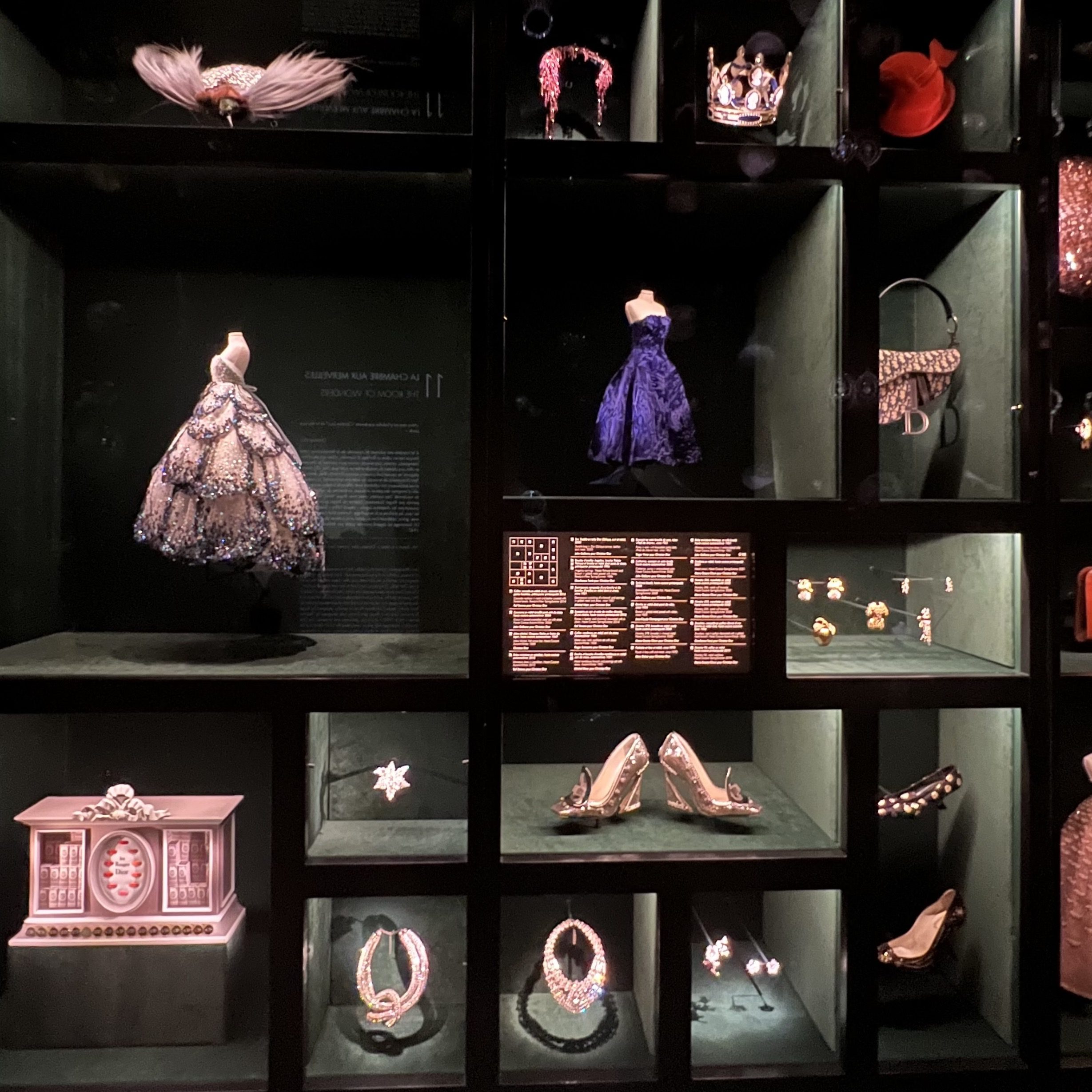 La-Galerie-Dior-Room-of-Wonders-2