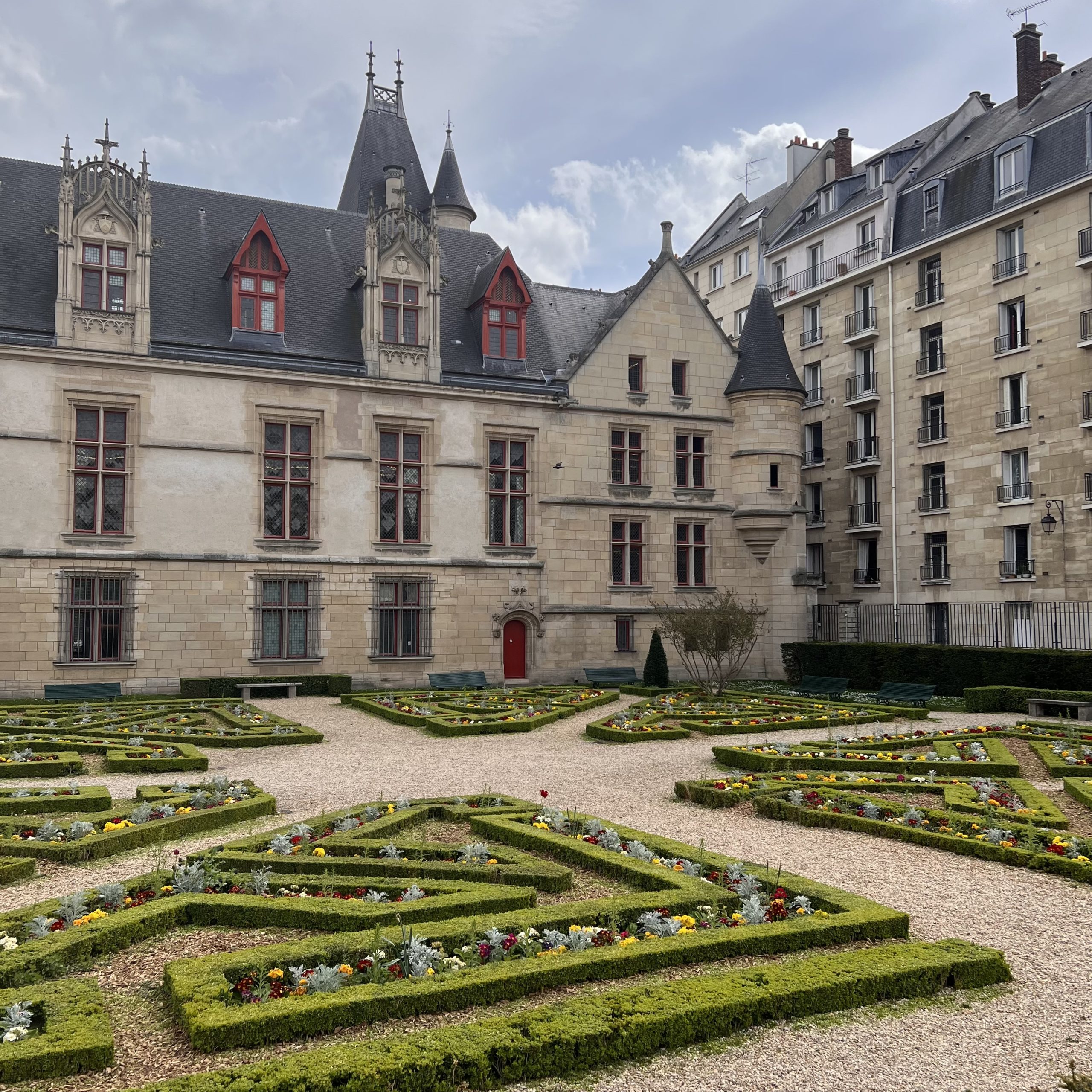Hotel-de-Sens-back-garden