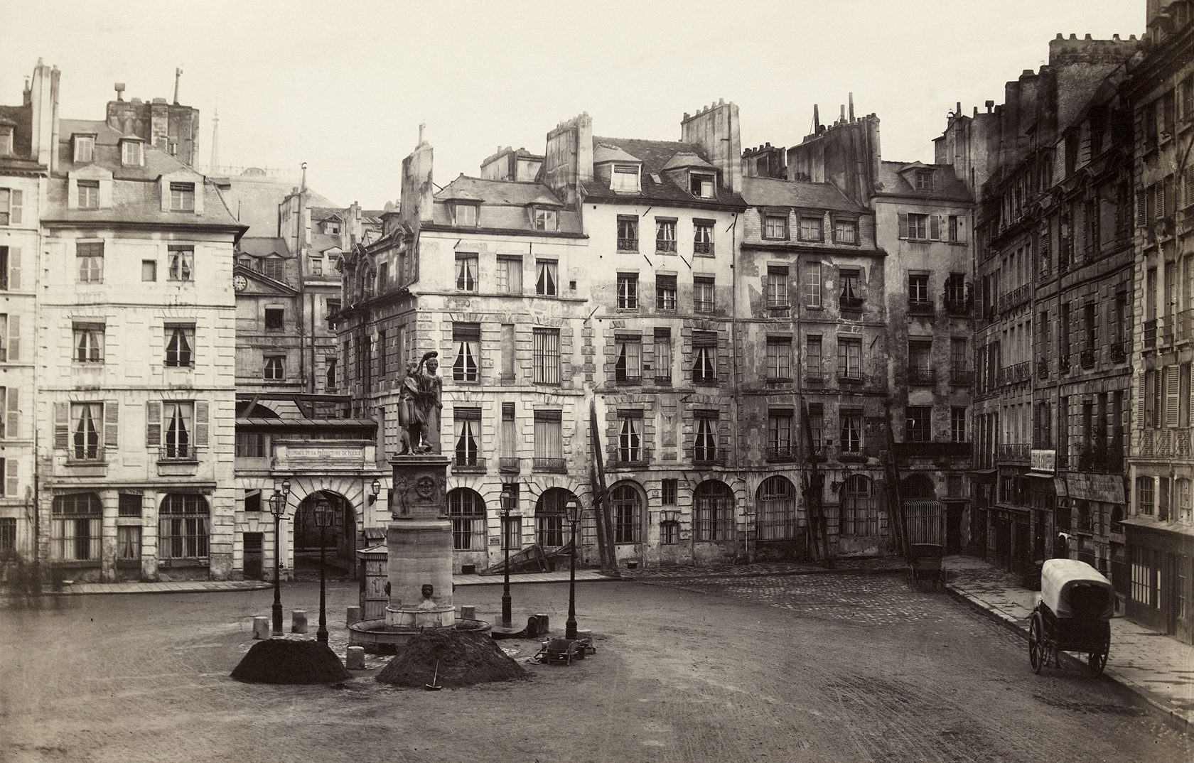 Place-Dauphine-Charles-Marville
