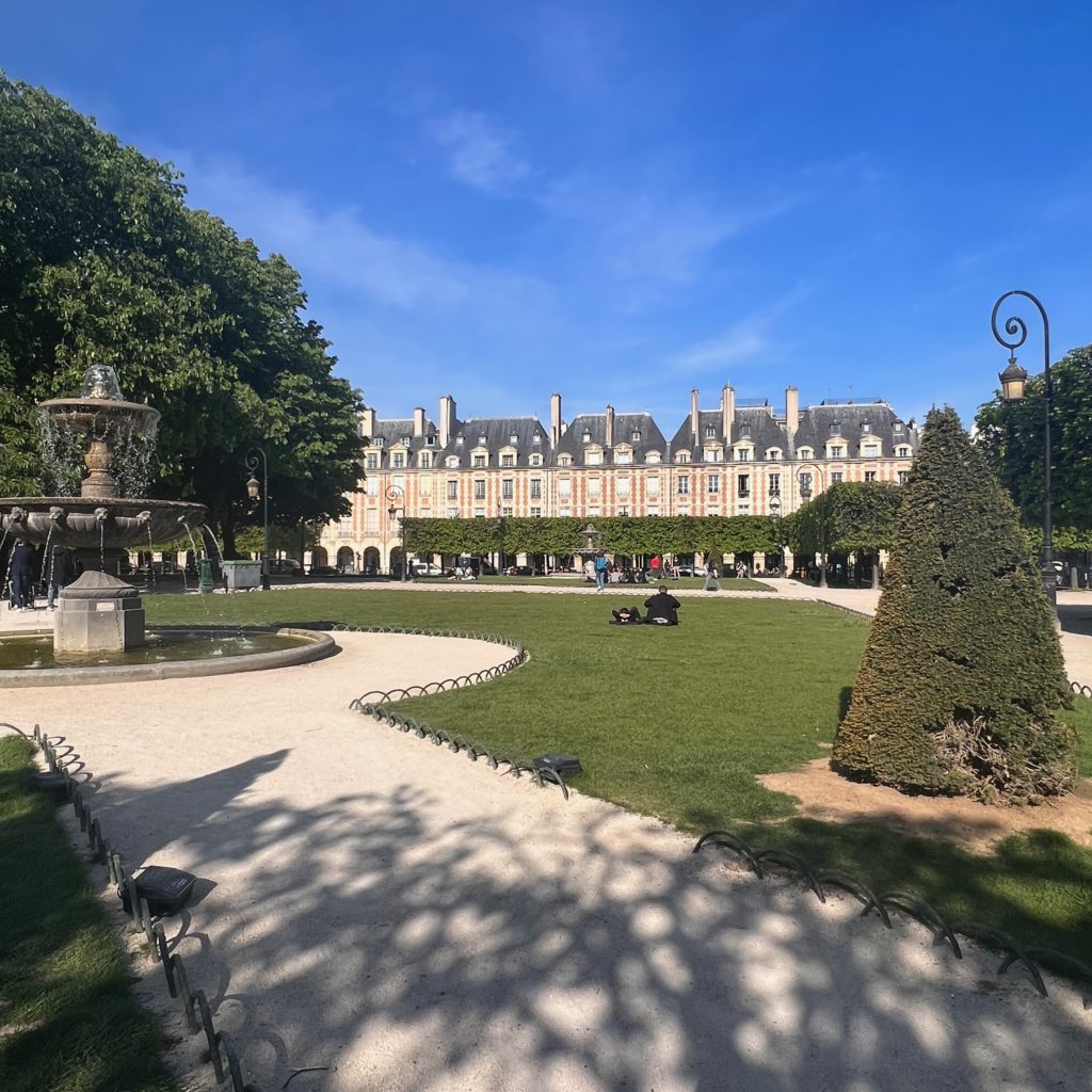 Place Des Vosges Opening Hours