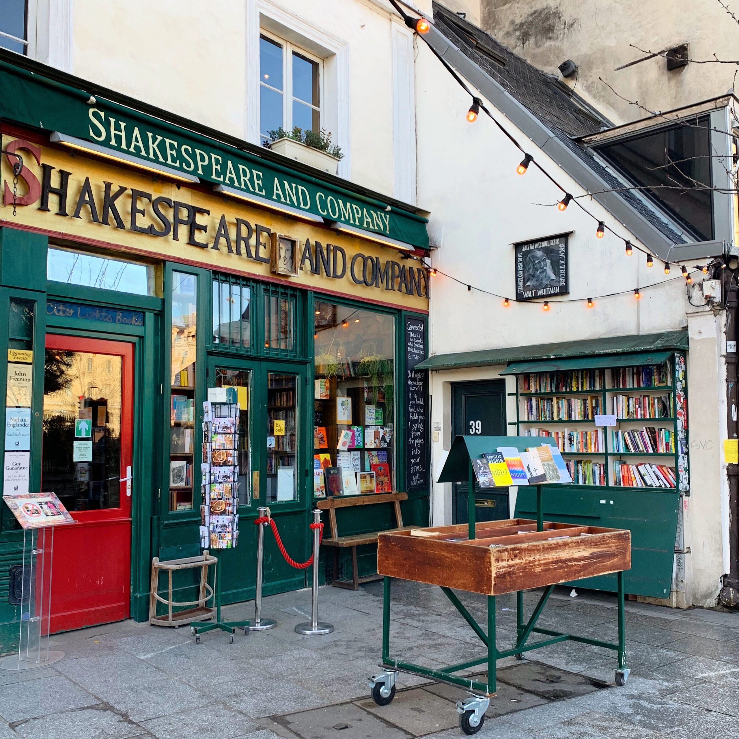 Shakespeare-and-Company-souvenirs
