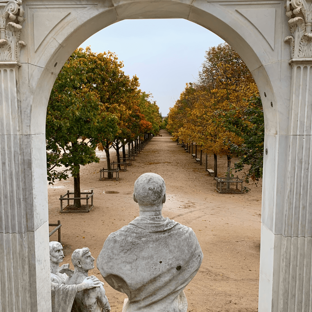 Tuileries-autumn-allée
