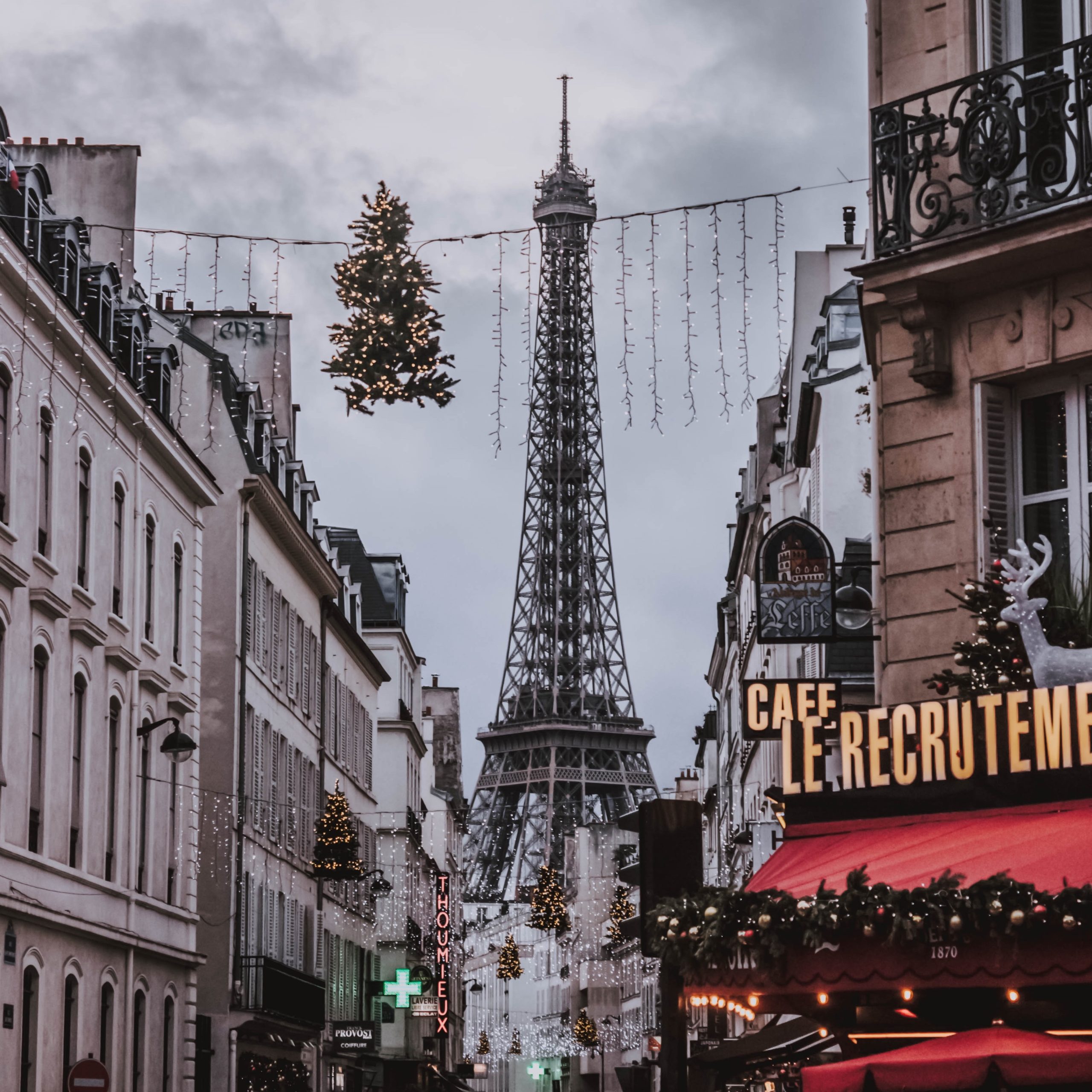 Paris-Christmas-Street