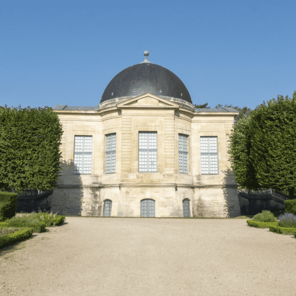 Marie Antoinette Goes To The Chanler At Cliff Walk - Champagne