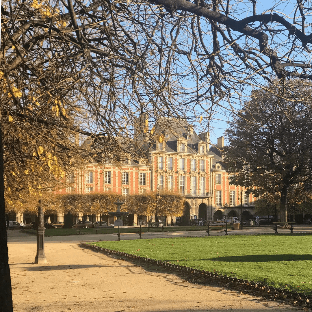 Place-des-Vosges-autumn